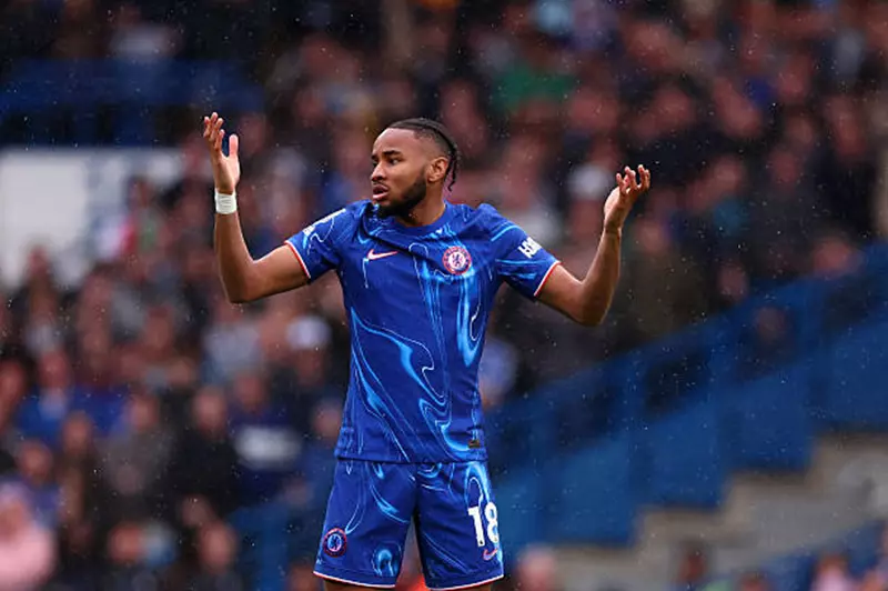 ذا صن: ستة أندية تتصارع على انتداب نكونكو من تشيلسي