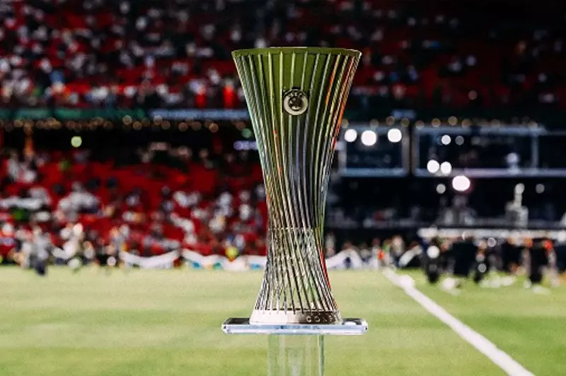 موعد نهائي دوري المؤتمر الأوروبي: ريال بيتيس يواجه تشيلسي والقنوات الناقلة