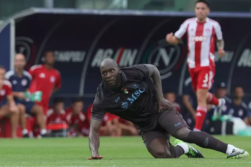 نابولي يكشف تفاصيل إصابة لوكاكو ويثير جدل الغياب