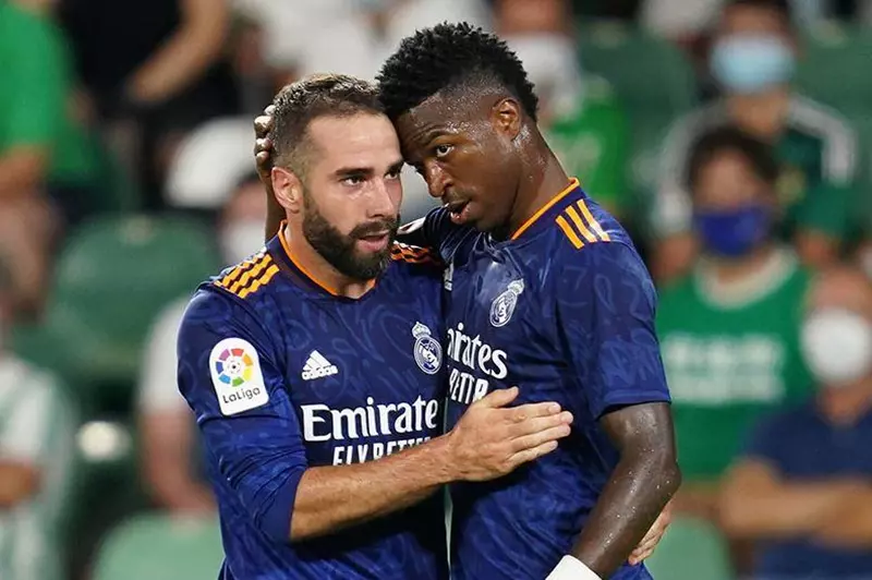 كارفاخال ينتقد إقامة مباراة برشلونة وفياريال في ميامي